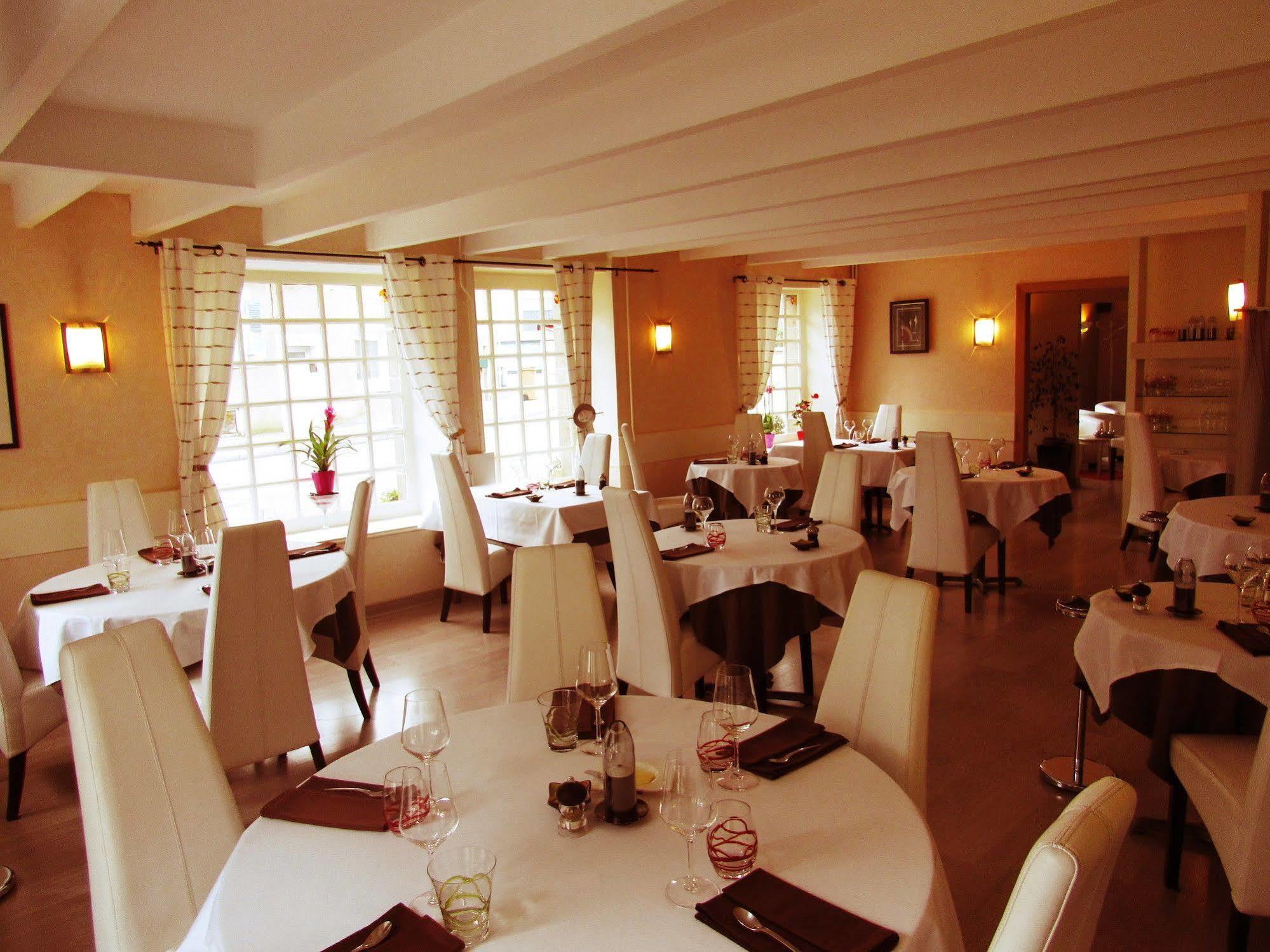 Hotel Restaurant De La Marne Paimpol Exterior photo